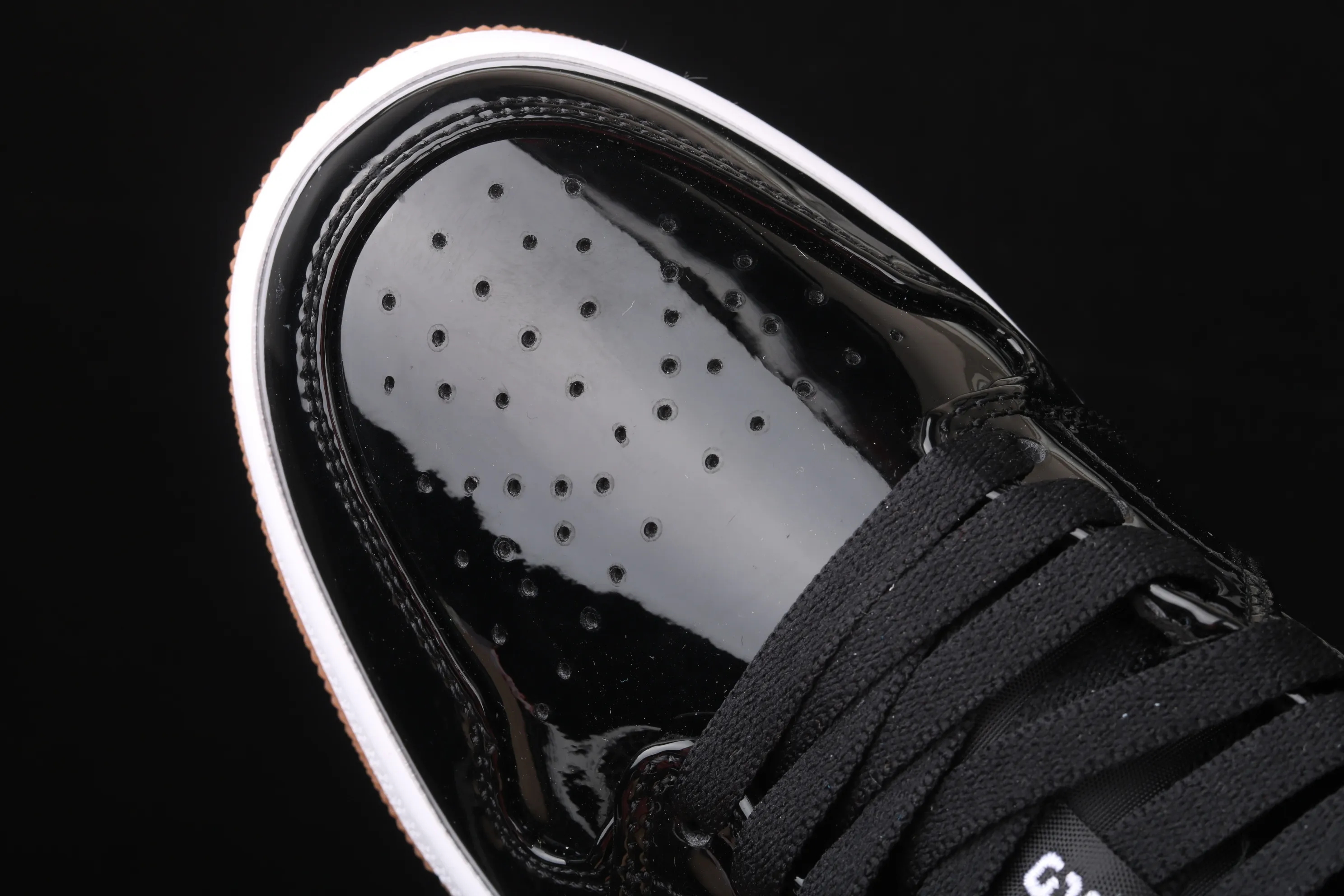 All categories Air Jordan Jordan series basketball shoes Air Jordan 1 Low New version Air Jordan 1 Low AJ1 Joe 1 low-top patent leather black gold cultural and leisure sports sneakers 554723-032